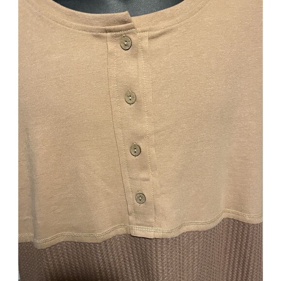 Dokotoo Waffel Knit Two Tone Henley Tunic Top Brown Tan Women's Size Medium NWT - Picture 4 of 15